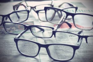 glasses, newspaper, insight-4892557.jpg